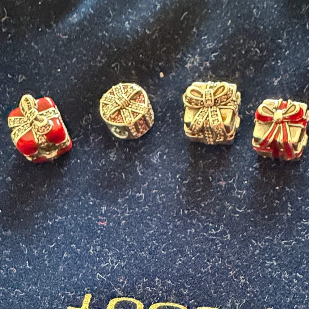 Pandora Gift Box Charm Set